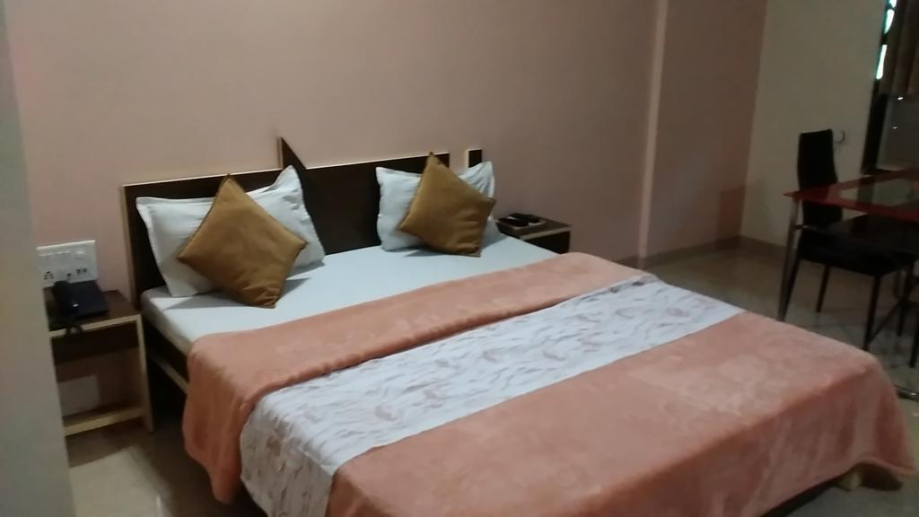 太阳广场酒店 Ankleshwar 外观 照片